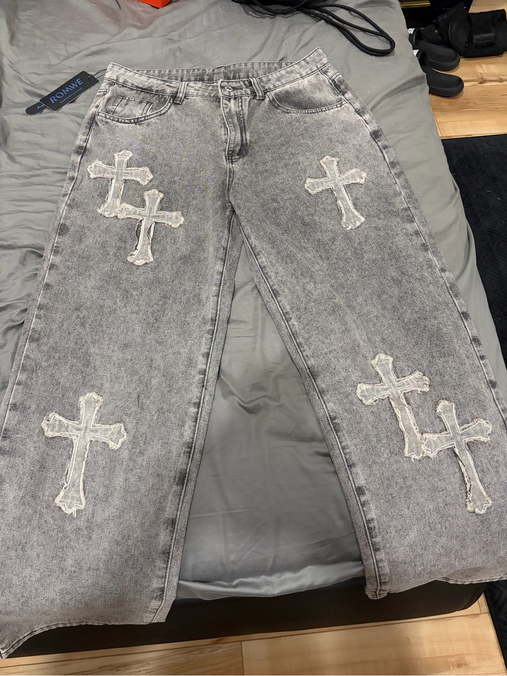 ROMWE Grey Acid-Wash Straight Jeans with Cross Appliqués